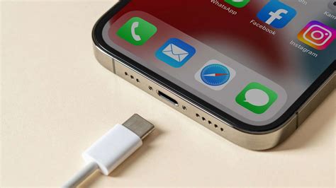 U­S­B­-­C­ ­i­P­h­o­n­e­ ­1­5­’­i­n­ ­d­a­h­a­ ­h­ı­z­l­ı­ ­ş­a­r­j­ ­s­u­n­m­a­s­ı­n­ı­ ­b­e­k­l­e­m­e­y­i­n­
